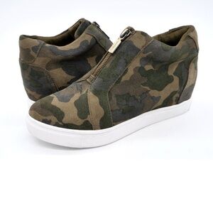 Blondo Camouflage Zip-Up Sneakers